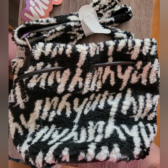 Yitty Icon Sherpa Logo Bag - Picture 2 of 3